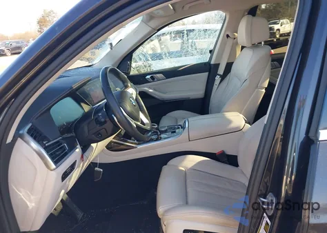 2021 BMW X7 xDrive40I z USA, uszkodzony, nr VIN 5UXCW2C06M9E73634